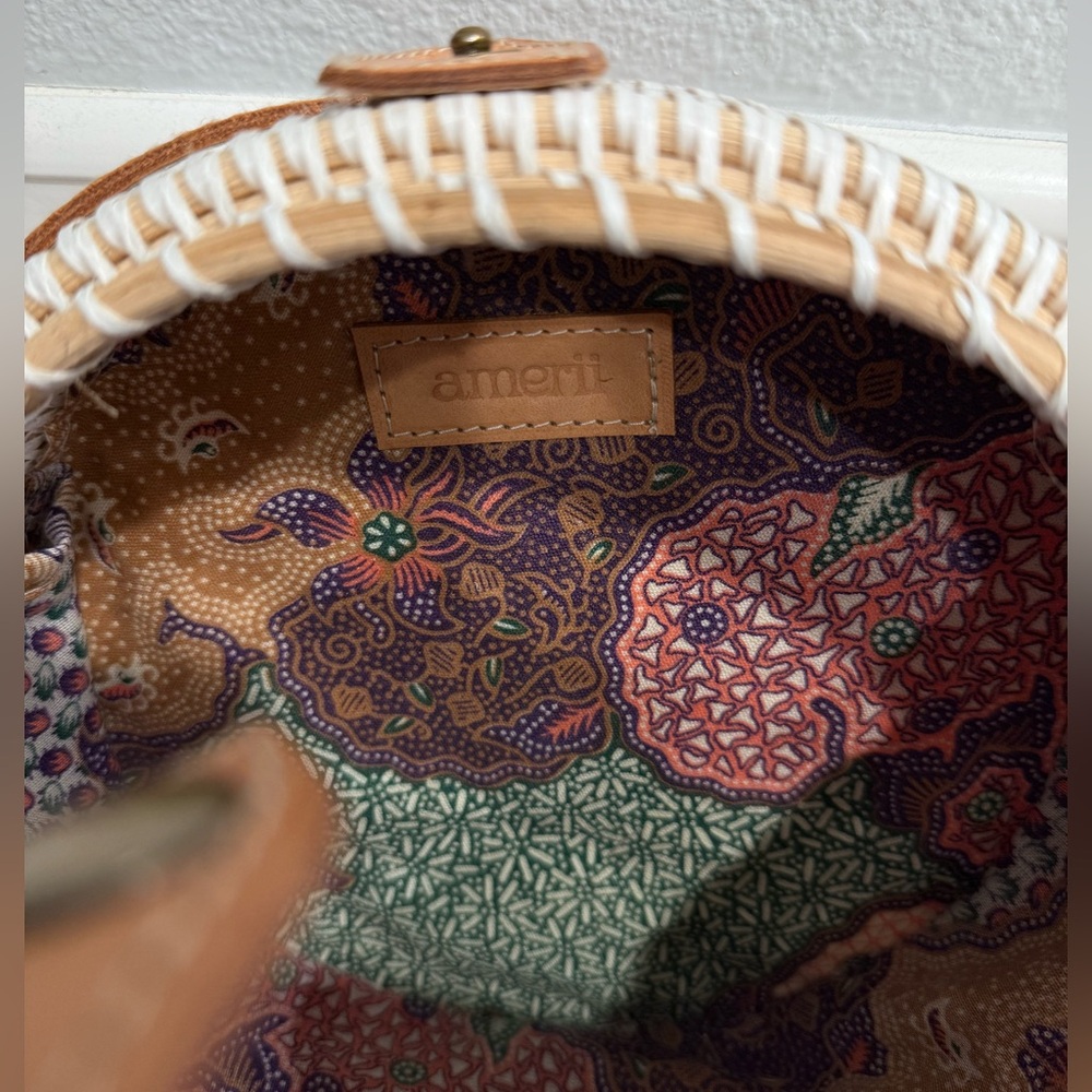 Chic rattan White and Tan Round Bag - Picture 6 of 12